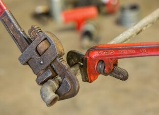 Jak zapiąć koszulę?